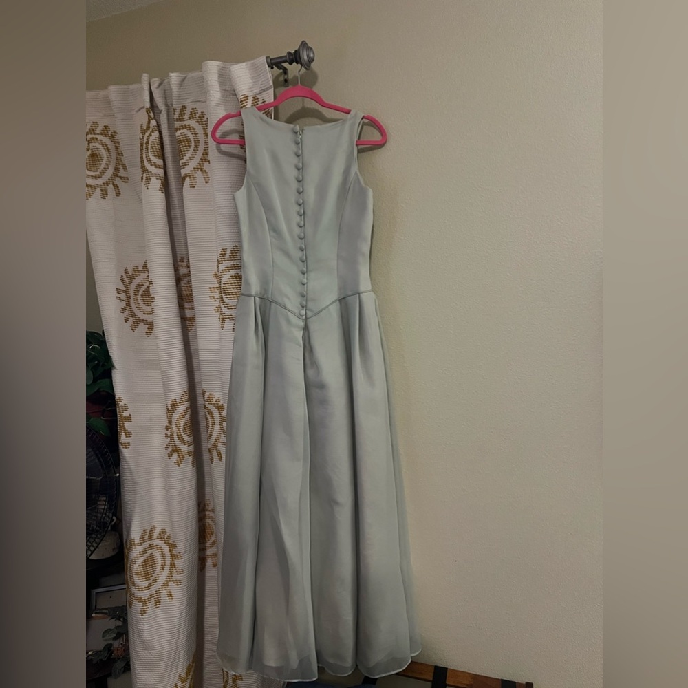 Beautiful green vintage gown. Buttons down back 😍
